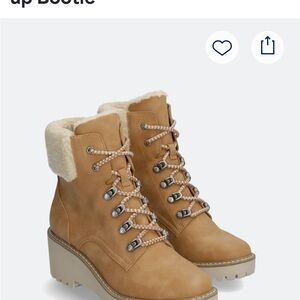 DV by Dolce Vita Russit Shearling Tan Lace-Up Bootie 7.5